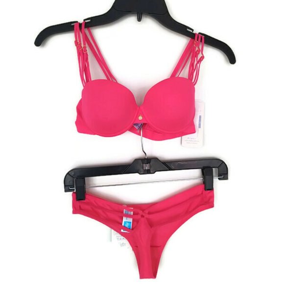 Red Bra Set w. Rearrangeable Front Straps - Picture 3 of 6